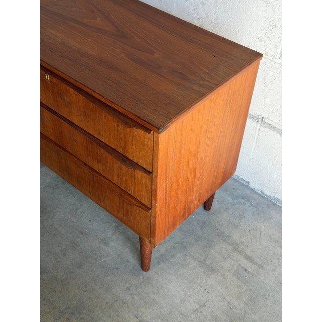 Mid 20th Century Vintage Danish Modern Teak 3 Drawer Chest Dresser Mid Century Scandinavian Cabinet For Sale - Image 5 of 10