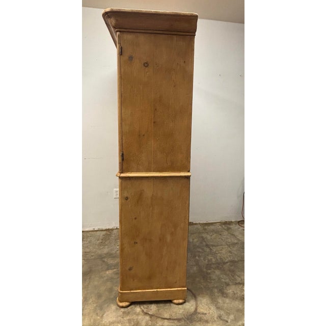 19th Century 19th Century English Pine Linen Press For Sale - Image 5 of 9
