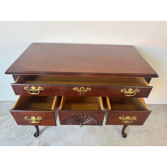 Queen Anne 1970’s Vintage Henkel Harris Queen Anne Style Mahogany Lowboy by Councill Craftsmen, Nc For Sale - Image 3 of 12