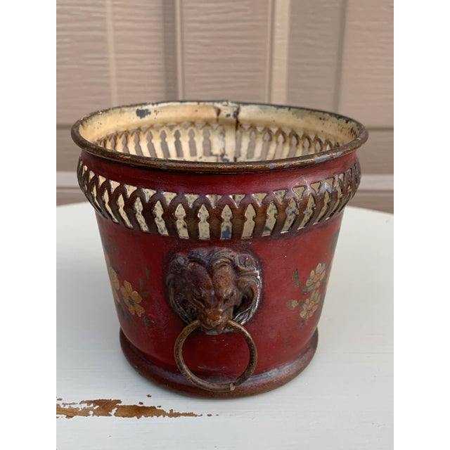 Red French Red & Gold Tole Cachepot With Lion Head Handles and Pierced Gallery Rim For Sale - Image 8 of 10