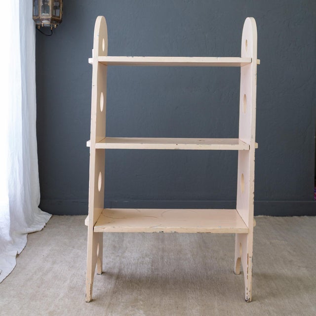 Arts and Crafts Pink Painted Bookshelf With Roycroft Peg Construction For Sale - Image 14 of 18