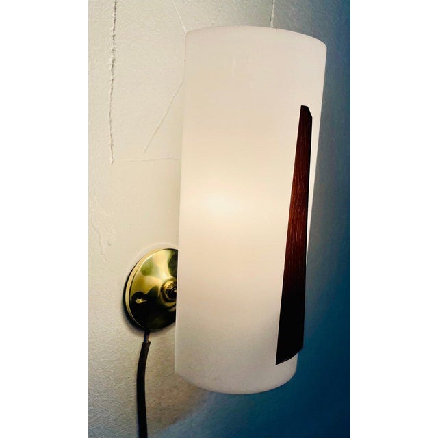 Italian Wall Lamp in Black Lacquered Brass, Acrylic Glass and Wood Finish, 1960s For Sale - Image 3 of 10