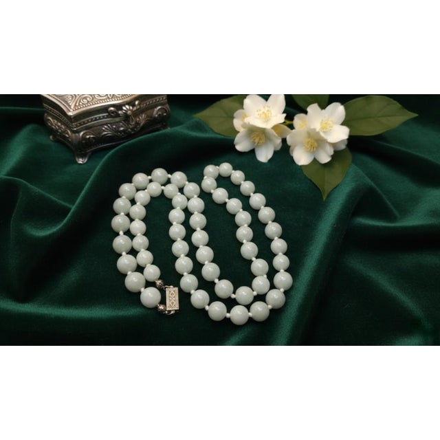 Vintage Art Deco Celadon Jade Beaded Necklace, 24.5 Inches, 1920s For Sale - Image 10 of 10