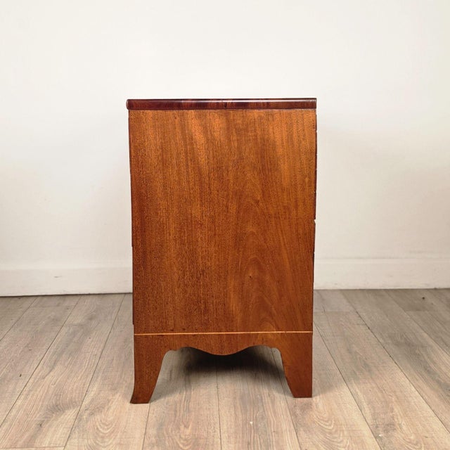 George III Mahogany Chest of Drawers, England Circa 1800 For Sale In San Francisco - Image 6 of 12