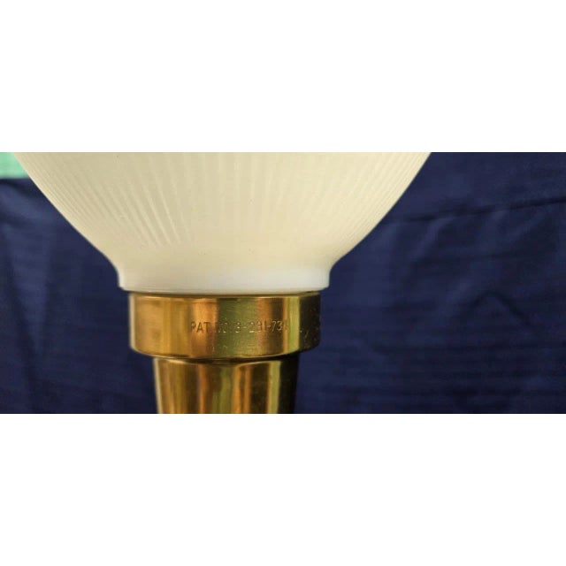 Traditional Vintage Metal Crème and Gold Colored Stemmed Table Lamp With Stick Lamp Bodice For Sale - Image 3 of 12