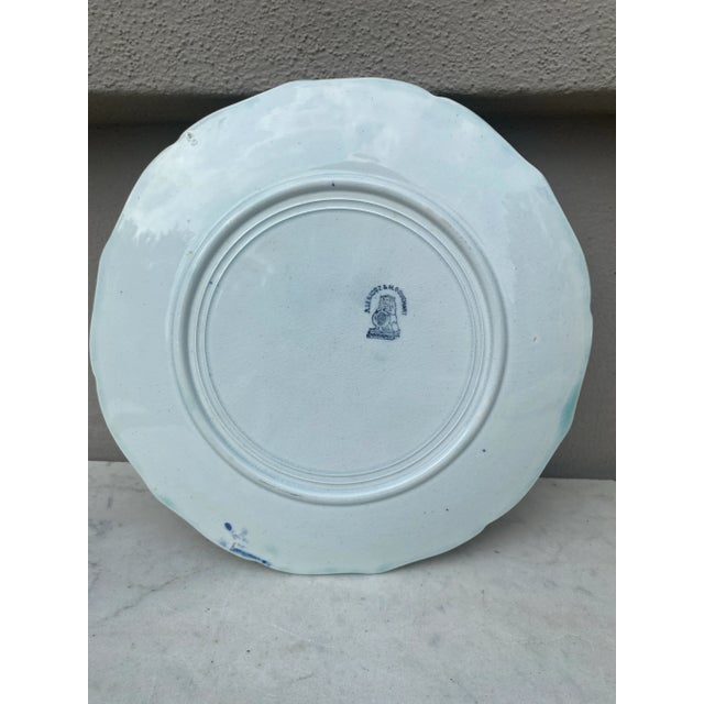 French Majolica Saint Amand Bird Plate, Circa 1890 For Sale - Image 4 of 4