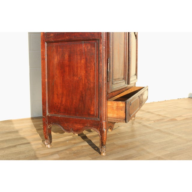 19th Century French Provincial Louis XV Walnut Armoire Cabinet For Sale - Image 11 of 13