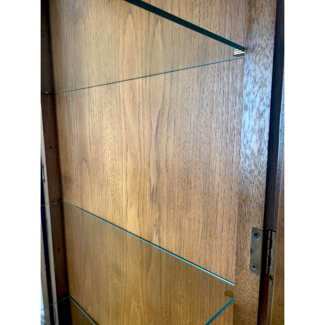 Wood Permacraft Sanford Furniture Curio, Display, Bookcase, Etageres Cabinet Mid 20th Century Excellent Condition For Sale - Image 7 of 14