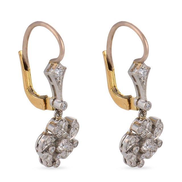 Traditional 1920s Pair of Edwardian Style Diamond Platinum Drop Earrings For Sale - Image 3 of 5