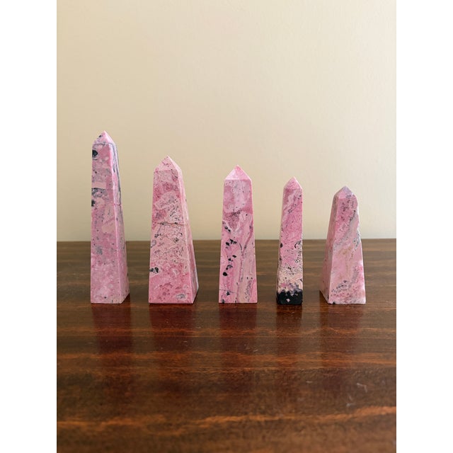 Stone Neoclassical Grand Tour Solid Marble Pink and Cream Obelisks, Set of 5 For Sale - Image 7 of 10