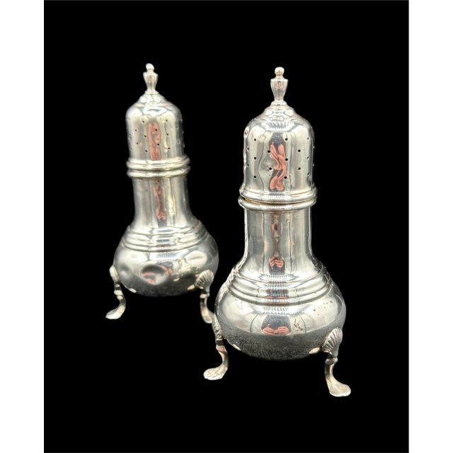 Traditional Pair of Sterling Silver Salt & Pepper Shaker For Sale - Image 3 of 12