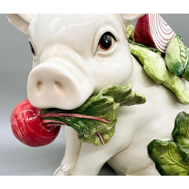 Green Fitz & Floyd French Market Pig Lidded Jar With Vegetables – Whimsical Farmhouse Kitchen Decor - Farmhouse, French Country, Cottagecore For Sale - Image 8 of 15