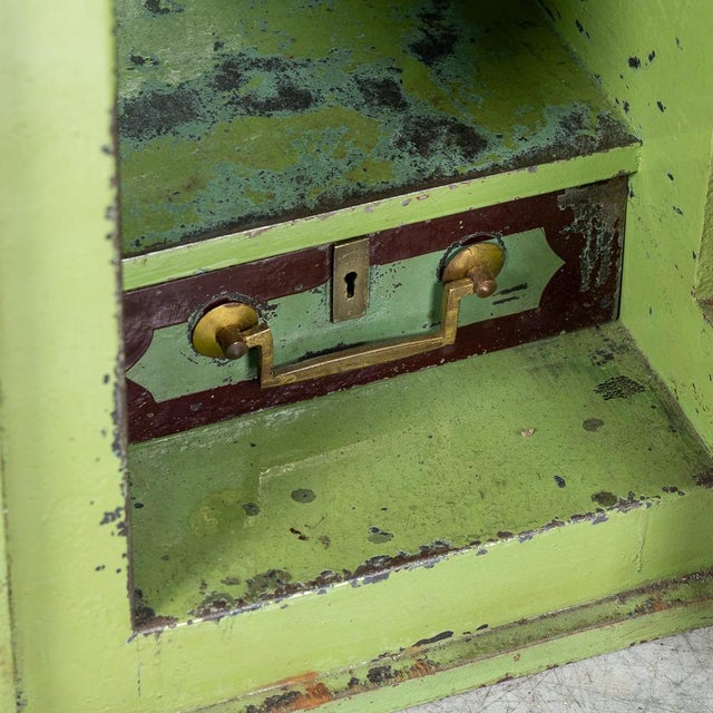 Green 20th Century English Cast Iron Fireproof Safe by Stephen Cox & Son, Sedgley, 1930 For Sale - Image 8 of 15