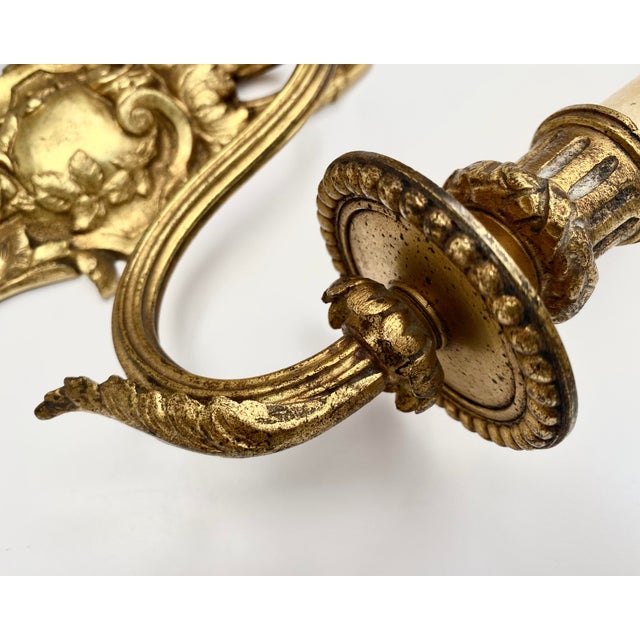 Louis XVI French Bronze Wall Sconce with Rose Detail, 1890s For Sale - Image 6 of 8