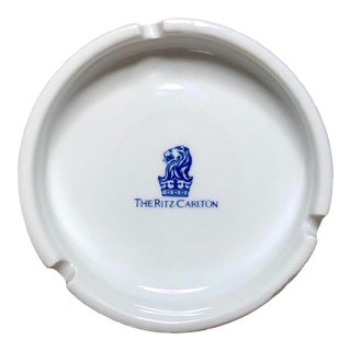 Late 20th Century Ritz Carlton Hotel Porcelain White Blue Lion and Crown Round Ashtray For Sale