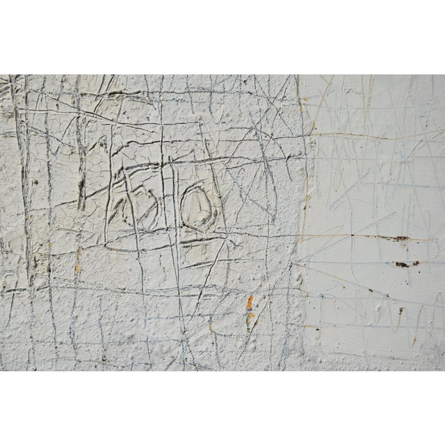 1990s Klaus Neuper, Klaus Neuper, 1997, große Mischtechnik in Weiß, Informel, Mixed Media on Canvas For Sale - Image 5 of 10