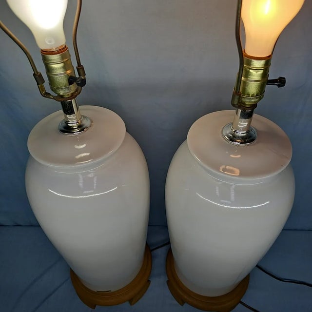 Brown Vintage Floral Hand Decorated Ming Style Asian Oriental Vase Urn Table Lamps - a Pair For Sale - Image 8 of 12