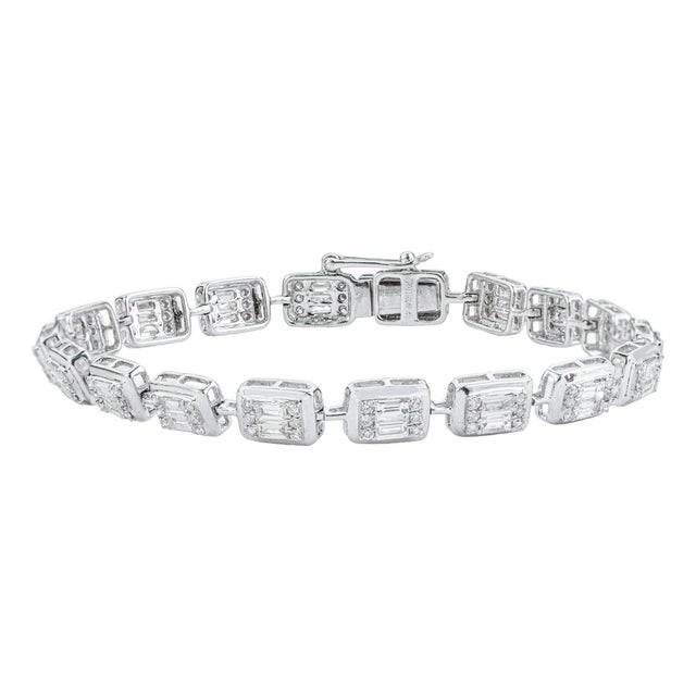 18k White Gold 2.83 Carats Natural Diamond Statement Tennis Bracelet For Sale