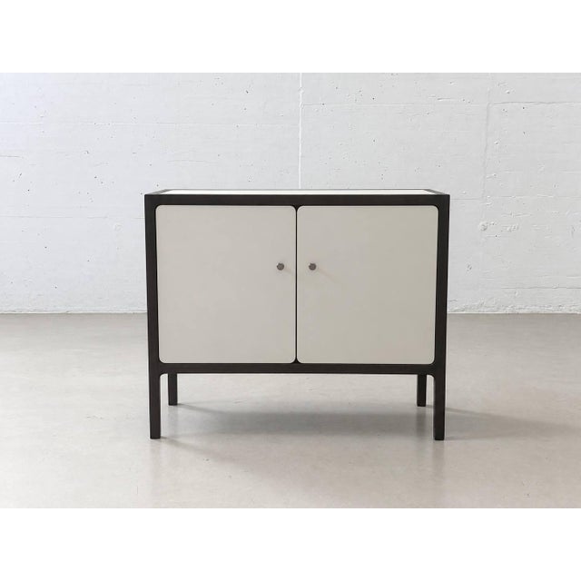 An elegant vintage chest of drawers by Victoria Baar from the 1970s. The piece captivates with its striking combination of...
