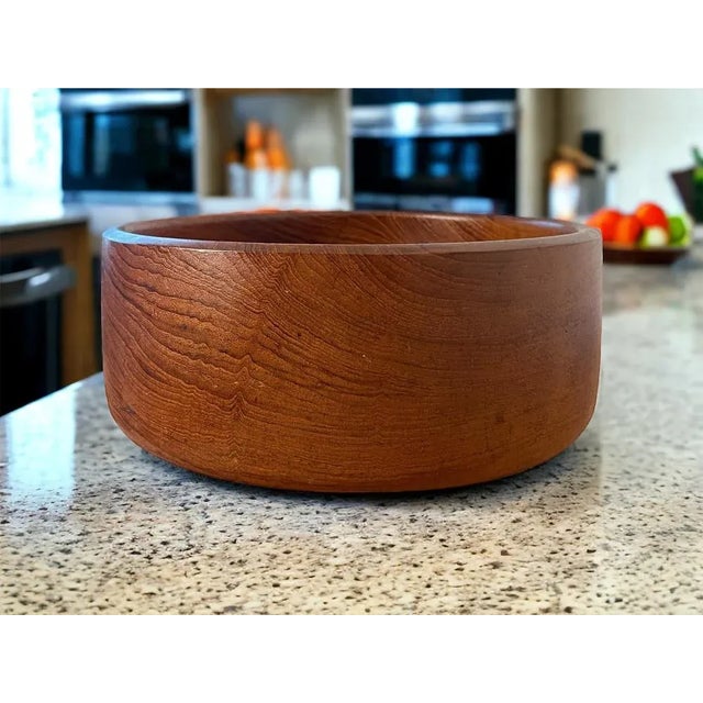 Large Danish Teak Bowl, in Very Good conditions. Designed 1960 to 1969