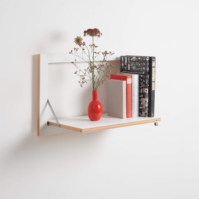 The midsized fläpps wall shelf adheres to standards. Kept in 3:2 format, it meets the critical eye of photographers. With...