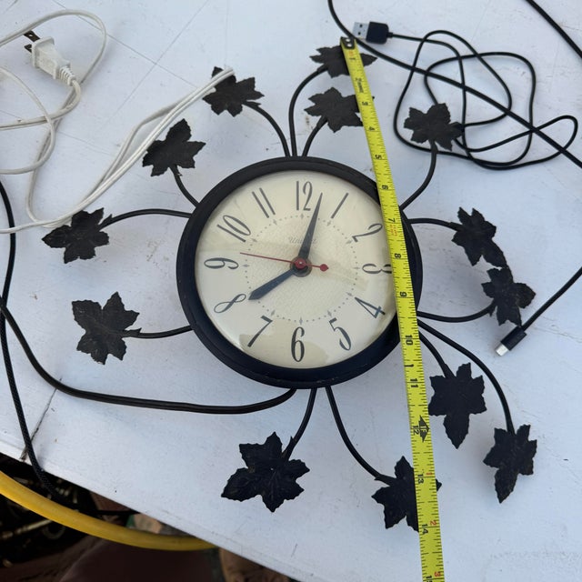 Mid-Century Modern Mid Century Modern United Metal Floral Wall Clock For Sale - Image 3 of 5