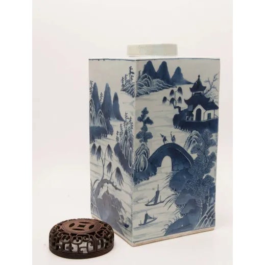 Chinese 19th Century Chinese Export Canton Large Blue and White Tea Caddy For Sale - Image 3 of 11