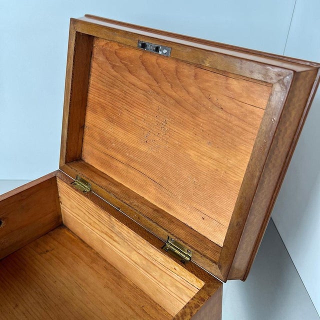 Historicism Box in Floral Ash Veneer and Rosewood, Austria, 1880s For Sale - Image 18 of 18