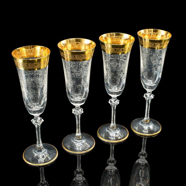 Set of 12 Vintage Champagne Flutes, Continental, Wine Glass, Gold Leaf, c.1980 For Sale - Image 4 of 10