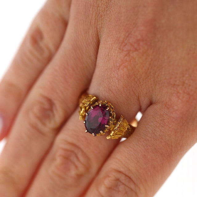 Vintage Oval Rodolite Garnet Victorian Revival in 18k Yellow Gold Solitaire Ring, Size 10.5 For Sale - Image 9 of 17