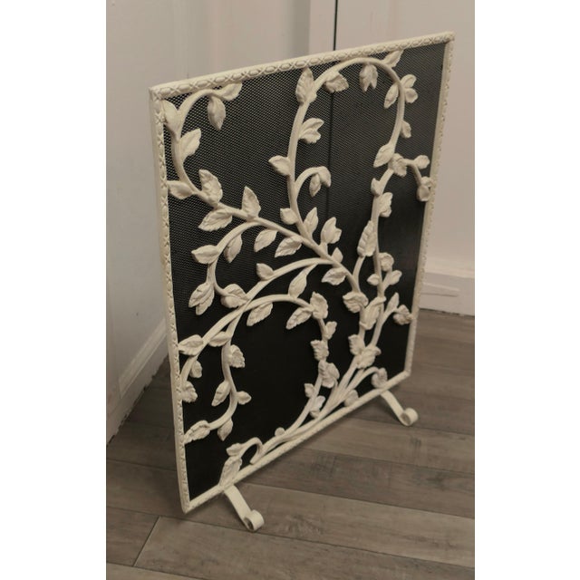 Late 19th Century Fire Guard in Painted Wrought Iron, 1880 For Sale - Image 5 of 8