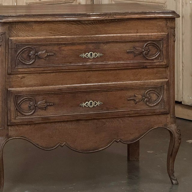 19th Century Louis XV Country French Oak Commode For Sale - Image 9 of 18