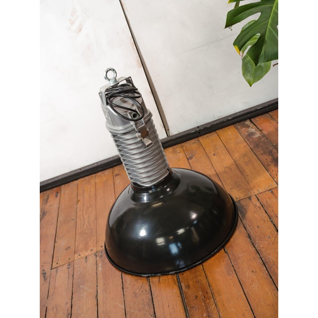 HDK Black Enamel Factory Pendant Light with Low Shade and Cast Aluminum Top from Philips, Holland, 1950s For Sale - Image 11 of 12