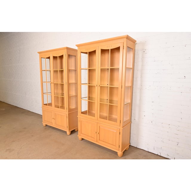 American Ethan Allen Arts & Crafts Shaker Maple Lighted Bookcase Cabinets, Pair For Sale - Image 3 of 12