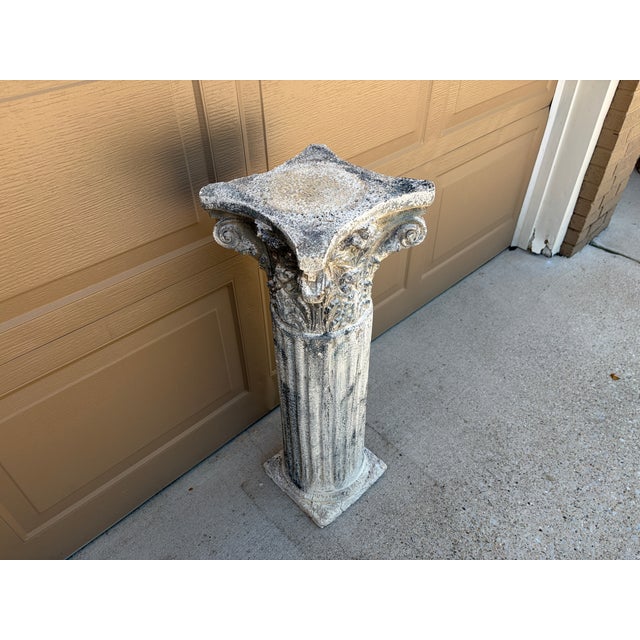 Weathered Neoclassical Cast-Concrete Corinthian Garden Pedestal For Sale In South Bend - Image 6 of 16