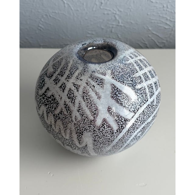 Black & White Abstract Art Glass Globe Vase Signed Kaptur For Sale In Dallas - Image 6 of 9