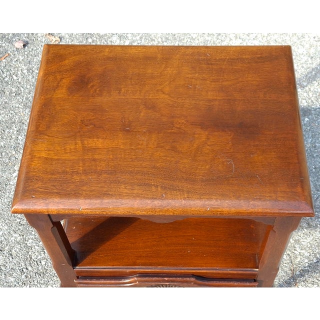 Mid 20th Century Ritter Georgetown Galleries Queen Anne Style Mahogany Tier Side Table Nightstand For Sale - Image 10 of 11
