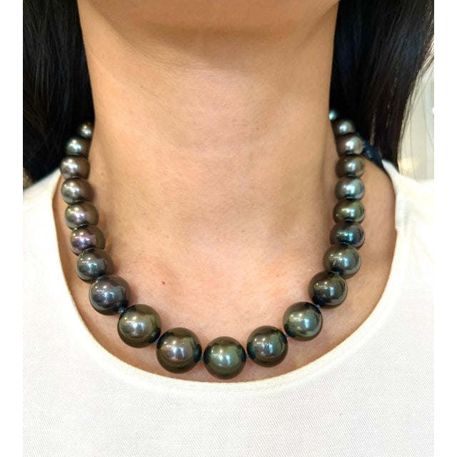This beautiful black Tahitian pearl necklace ranges from 12 mm to 16.30 mm. The clasp has 114 round brilliant diamonds...