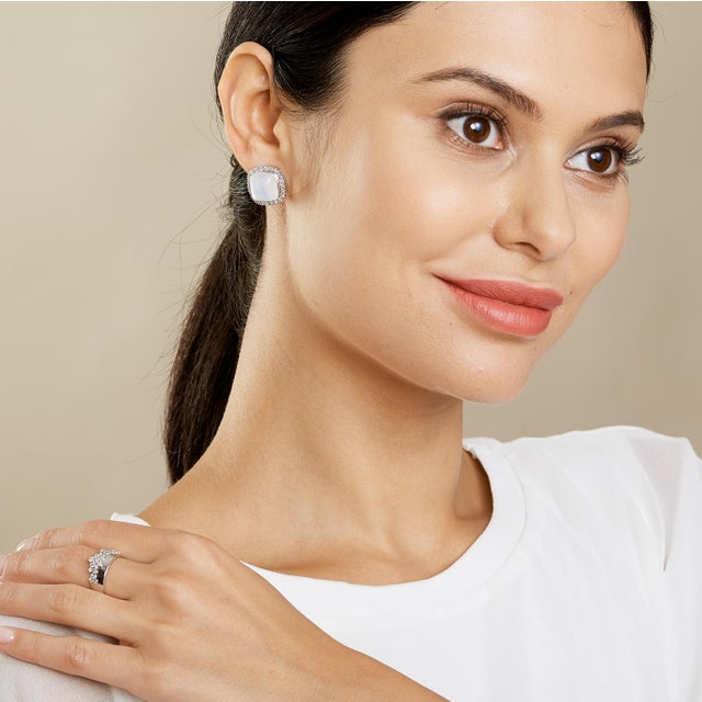 2020s Syna White Gold Band with Diamonds For Sale - Image 5 of 6