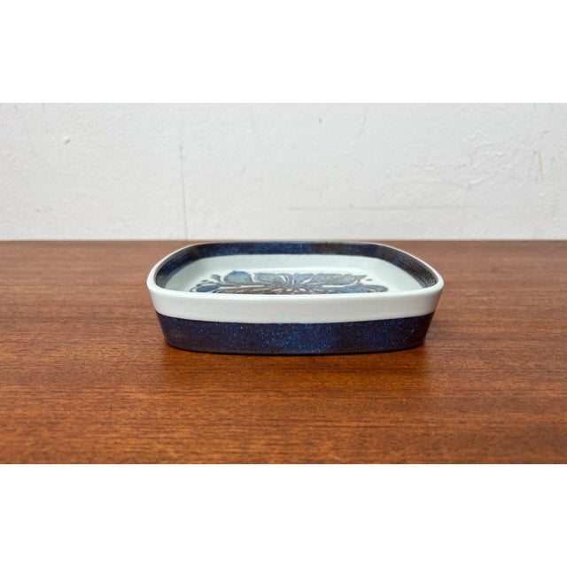 Mid-Century Danish Porcelain Baca Blue Line Bowl by Nils Thorsson and Kari Christensen for Royal Copenhagen, 1960s For Sale - Image 12 of 15