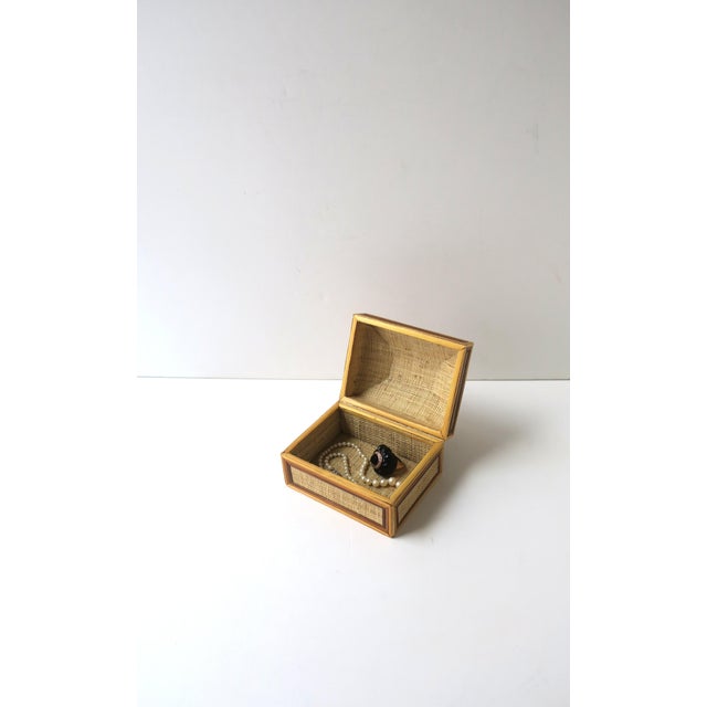 Late 20th Century Wicker Linen Jewelry Box For Sale - Image 5 of 12