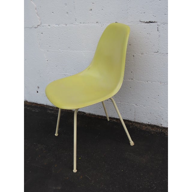 Herman Miller Eames Set of 3 Fiberglass Shell Chairs 1960s Light Yellow 6640 For Sale In Miami - Image 6 of 18