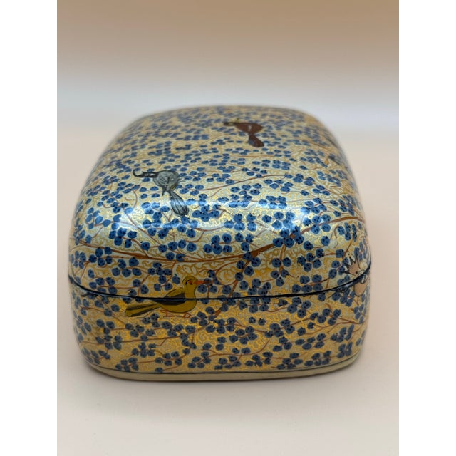 Vintage Kashmiri Hand-Painted Papier-Mâché Lacquer Box With Birds & Florals For Sale In Seattle - Image 6 of 11