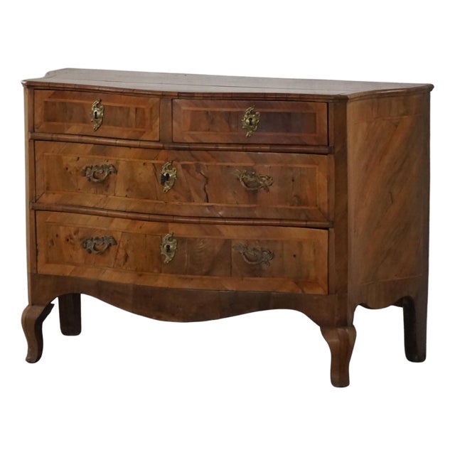 Antique Danish Baroque Serpentine Front Chest of Drawers in Walnut, 18th Century For Sale