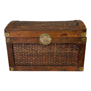 Vintage Woven Bamboo Tabletop or Floor Dime Lid Storage Box, Chinoiseriie, French Country, Farmhouse, Cabin, Rustic For Sale