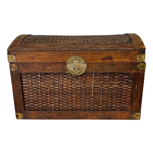 Vintage Woven Bamboo Tabletop or Floor Dime Lid Storage Box, Chinoiseriie, French Country, Farmhouse, Cabin, Rustic For Sale