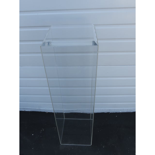 Mid-Century Modern Lucite Tall Flower Statue Stand Pedestal Table 6419 For Sale - Image 3 of 11
