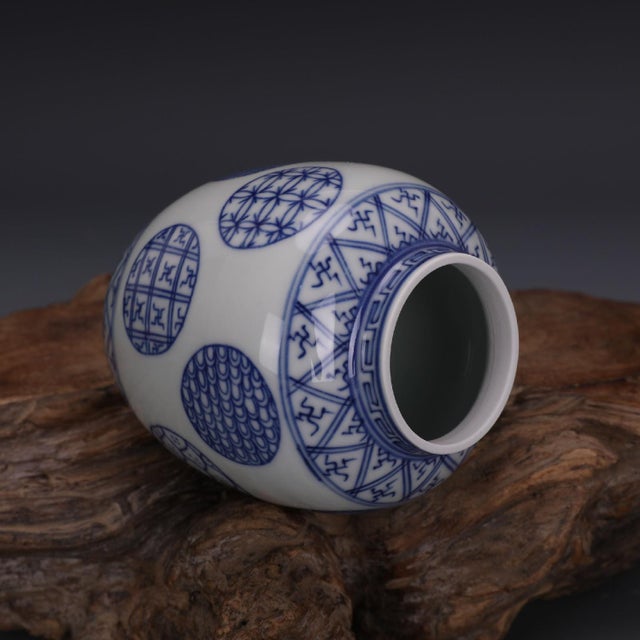 1960s Blue and White Chinese Porcelain Lidded Jar With Round Geometric Medallion Motifs For Sale - Image 4 of 5