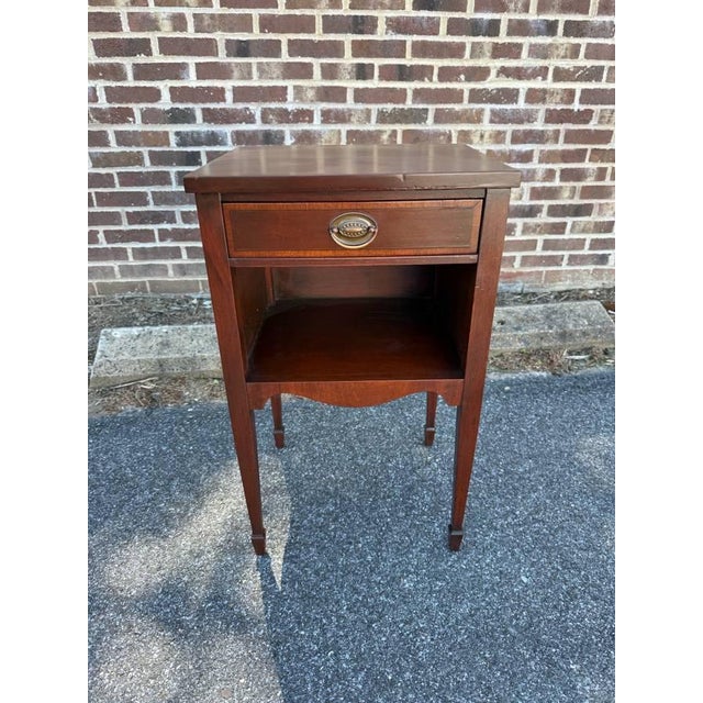 Early 20th Century Federal Style Mahogany Inlaid End Side Table. For Sale - Image 9 of 13