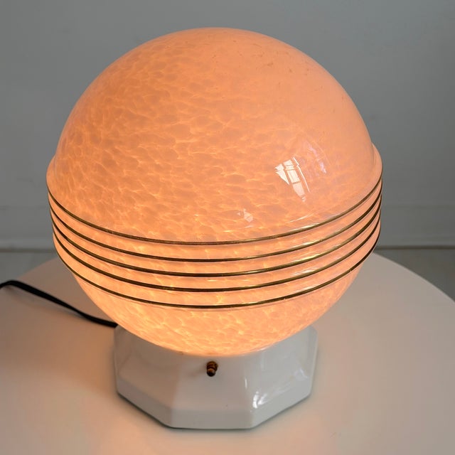 Art Deco Globe Lamp in Speckled Pink Glass with White Ceramic Base, 1920s For Sale - Image 6 of 7